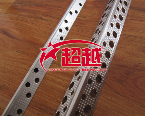 镀锌板装修线条的好处:1.施工简单，安装方便省时，能节省装修时间2、相对不容易损坏3.装修美观，省去磨边的烦恼，用在天花板的边，可以隐藏粗糙的剪板的边缘.