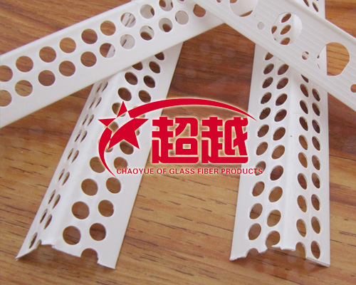 PVC阴阳角是建筑构造之一，阴角指凹进去的墙角，如顶面与四周墙壁的夹角；阳角指凸出来的墙角，如走道转弯处两堵墙形成的夹角。墙面阴阳角如果误差较大，一眼就能看出来，影响家居装修的美观度，还会导致橱柜、家